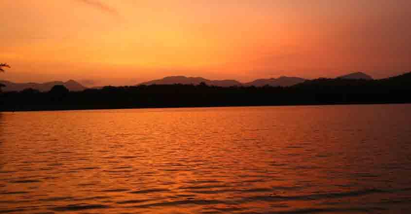parambikulam-reservoir-sunset parambikulam-reservoir-sunset