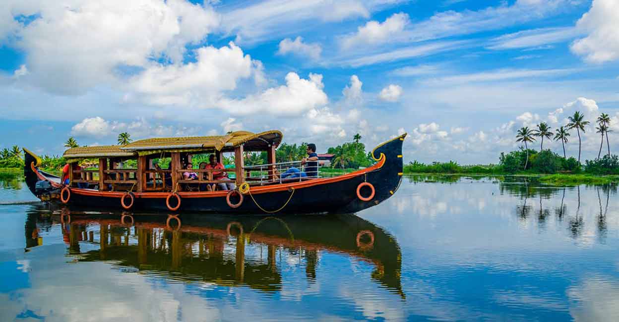 Ban on shikara, small boats lifted in Alappuzha, operators not enthused