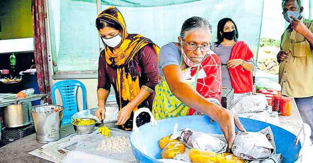 Head to Janakeeya Hotel in Aluva for a tasty, filling parcel