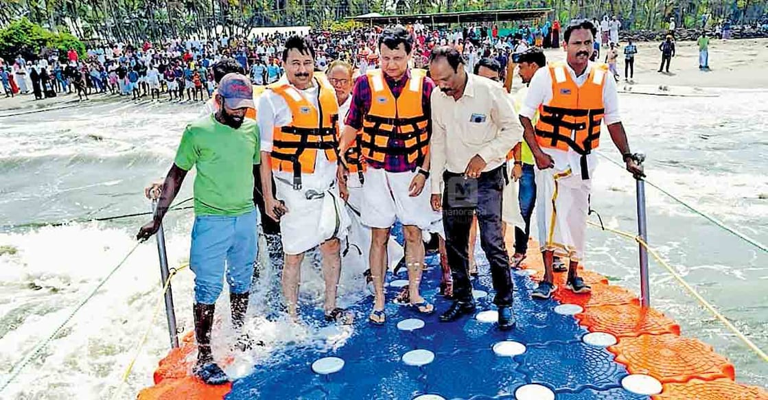 Ministers P A Muhammad Riyas and V Abdurahiman during the inauguration of Kerala's first floating bridge at Thooval Theeram beach in Ottumpuram, Malappuram. Photo: Manorama