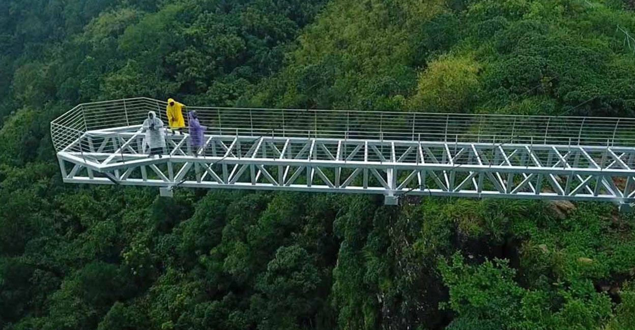 Enjoy a thrilling walk on India's longest glass bridge at Vagamon | Kerala  destinations | Onmanorama
