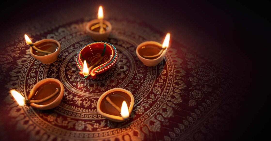 Diyas (lamps) lit during Diwali celebration. Photo: Shutterstock/phive