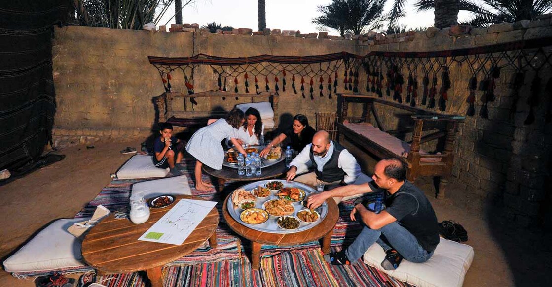 Tourists offered glimpse of rural life near Egypt's pyramids