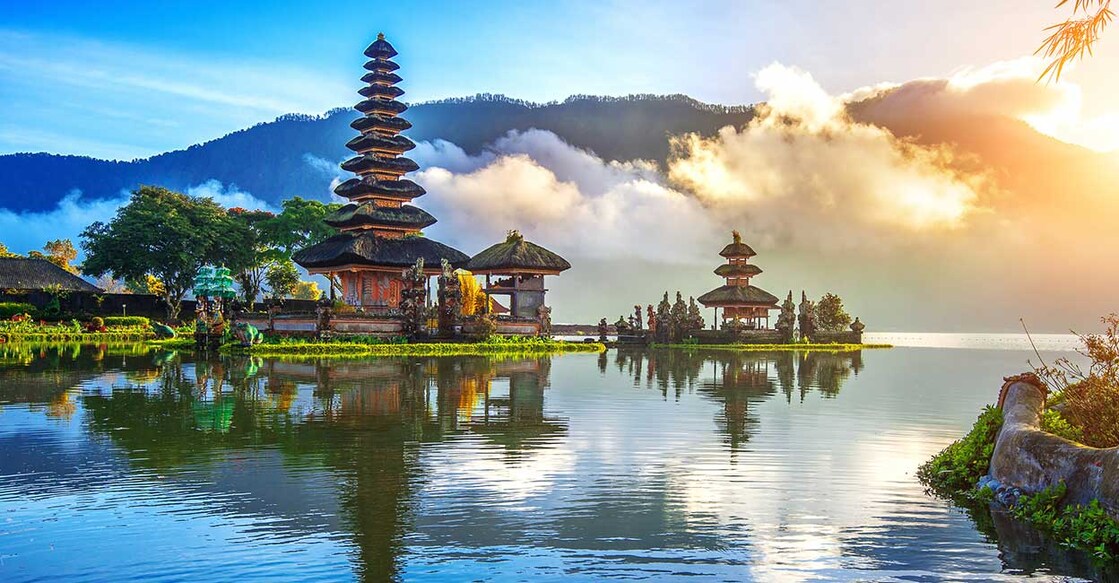 Pura Ulun Danu Bratan temple in Bali, Indonesia. Photo: iStock/tawatchaiprakobkit
