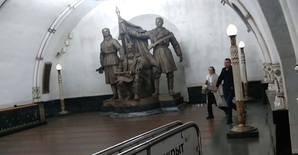 belorussian-partisans This sculpture called the 'Belorussian partisans' is on the councourse linking the Belorusskaya stations on the Central Circle and Zamoskvoretskaya lines of the Moscow Metro. It commemorates those who defended their Motherland in Belorussian forests during World War II.