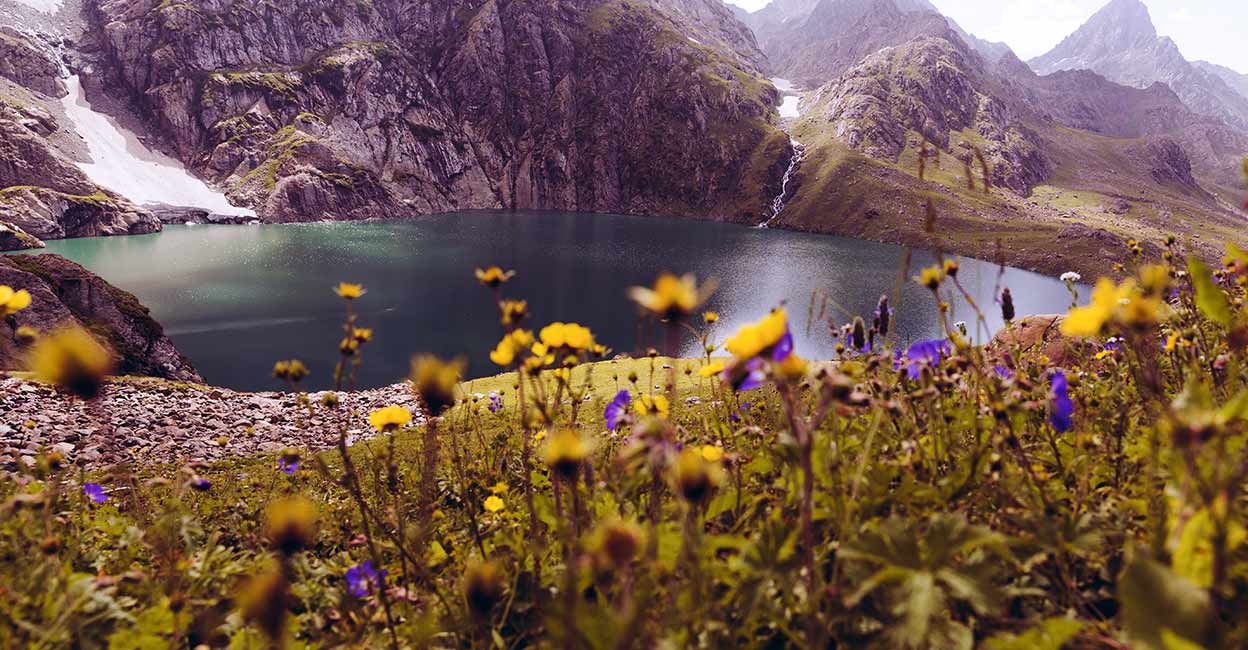 kashmir lake travel