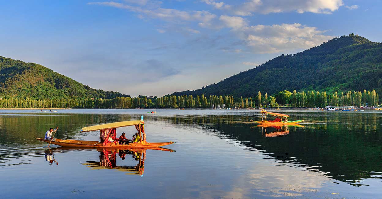 Tourists enjoying boating at Dal Lake, Sri Nagar, Jammu & Kashmir. Photo: iStock/prabhjits