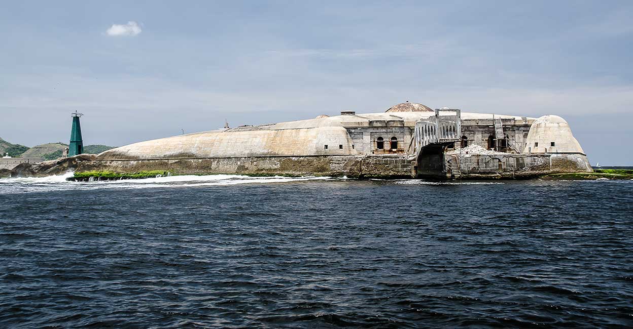 snake-island The Brazilian government has banned the entry of tourists to the Snake island considering their safety and also as a means to protect the snake species inhabiting the area. Photo: Shutterstock/Edson Campolina