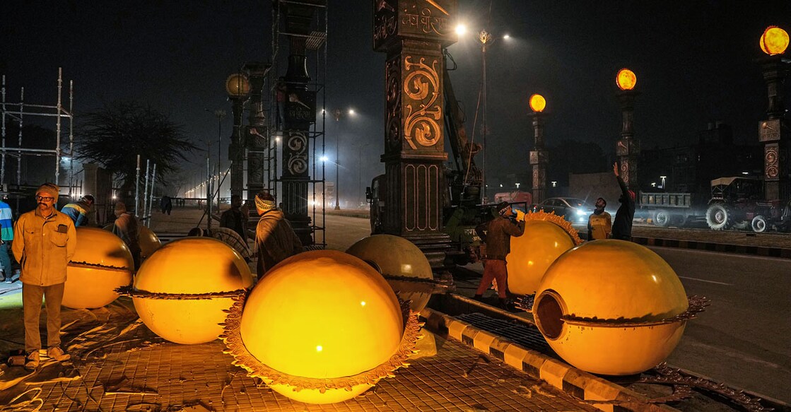 Sun-themed columns 'Surya Stambh' being installed along the 'Dharma Path' ahead of the consecration of Shri Ram Janmabhoomi temple, near the Lata Mangeshkar Chowk in Ayodhya, Monday, Dec. 25, 2023. Photo: PTI