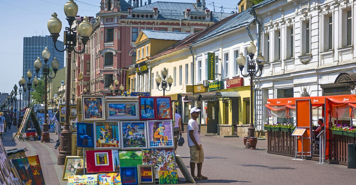arbat Arbat is one of the oldest Moscow streets. Charming historic buildings housing restaurants, fast-food outlets and souvenir shops flank this prime tourist avenue. Photo: Shutterstock/Sergey Kelin