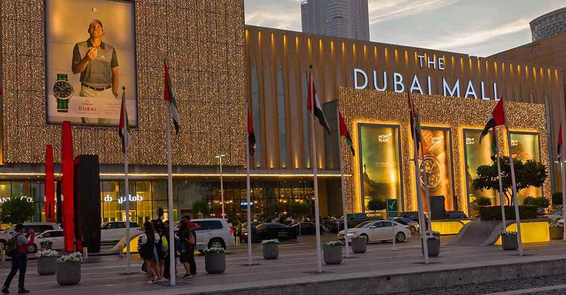 There are more than 1200 stores that sell high end luxury fashion brands, luxury jewelry, electronics and home appliances in Dubai Mall. Photo: iStock/Travel Faery