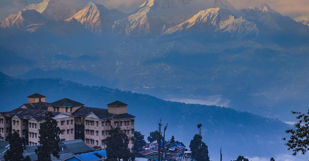 Situated at a height of 2042 meters (6700 feet) above mean sea level, Darjeeling is known for its cool climate throughout the year. Photo: Shutterstock/Modern Artisan