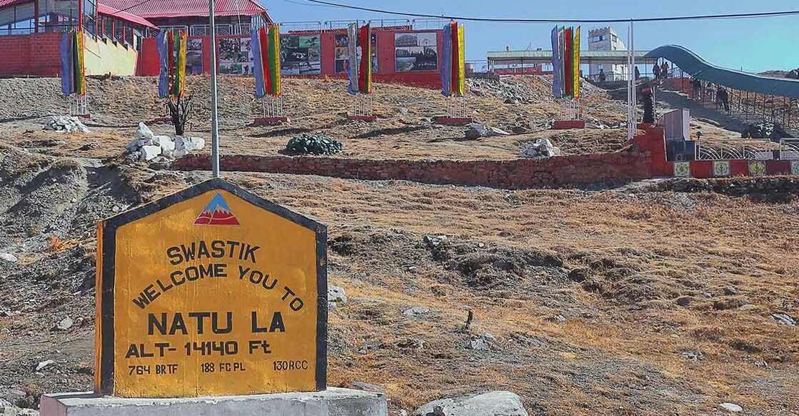 The ideal season to visit Nathula Pass is the spring (March-May) season.  Photo: iStock/Rupam Mandal