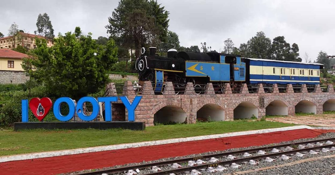 2158711521 Other than residents and tourists who enter Ooty via government buses, everyone should mandatorily take e-passes to enter the hill station. Photo: Shutterstock/Mayur_Mehta