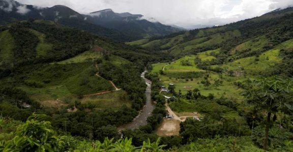 From gunbattles to tourism: Colombia's ex-rebels turn rafting guides From gunbattles to tourism: Colombia's ex-rebels turn rafting guides