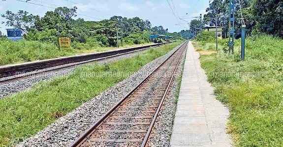 Why travellers strain at Ezhimala railway station Why travellers strain at Ezhimala railway station