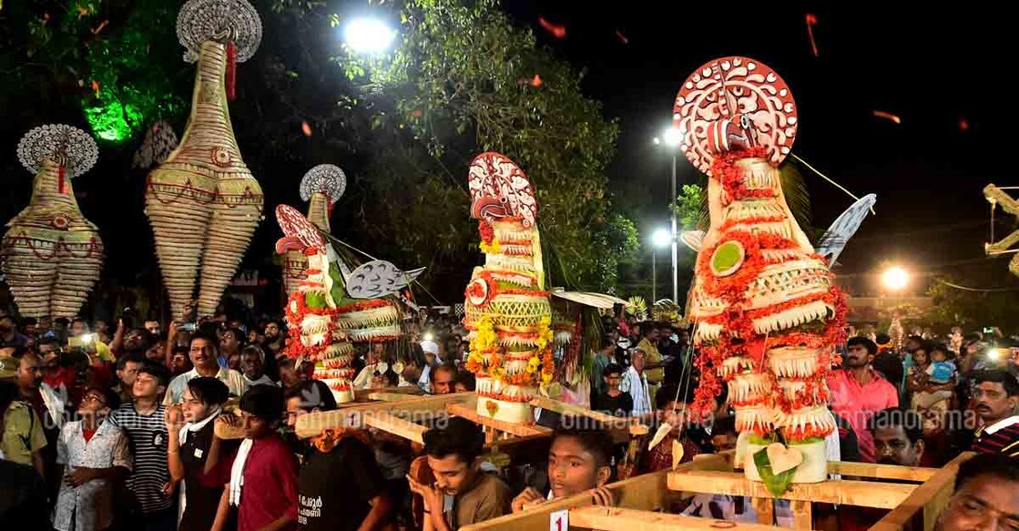 The natural grandeur of Neelamperoor Padayani 