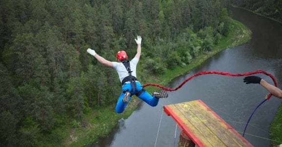 Bungee jumping | Shutterstock Bungee jumping | Shutterstock