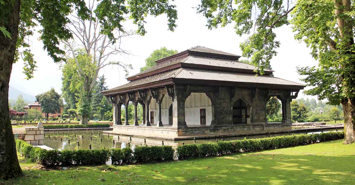 mughal gardens in kashmir