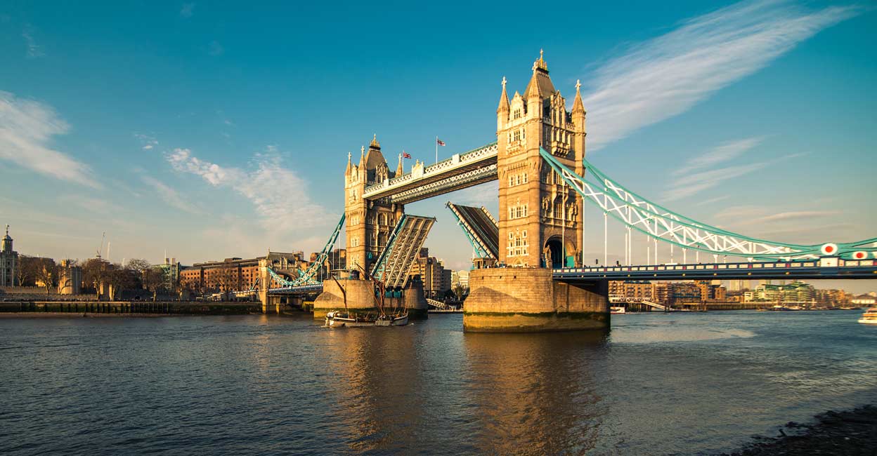 London's famous Tower Bridge wins gold in England tourism awards