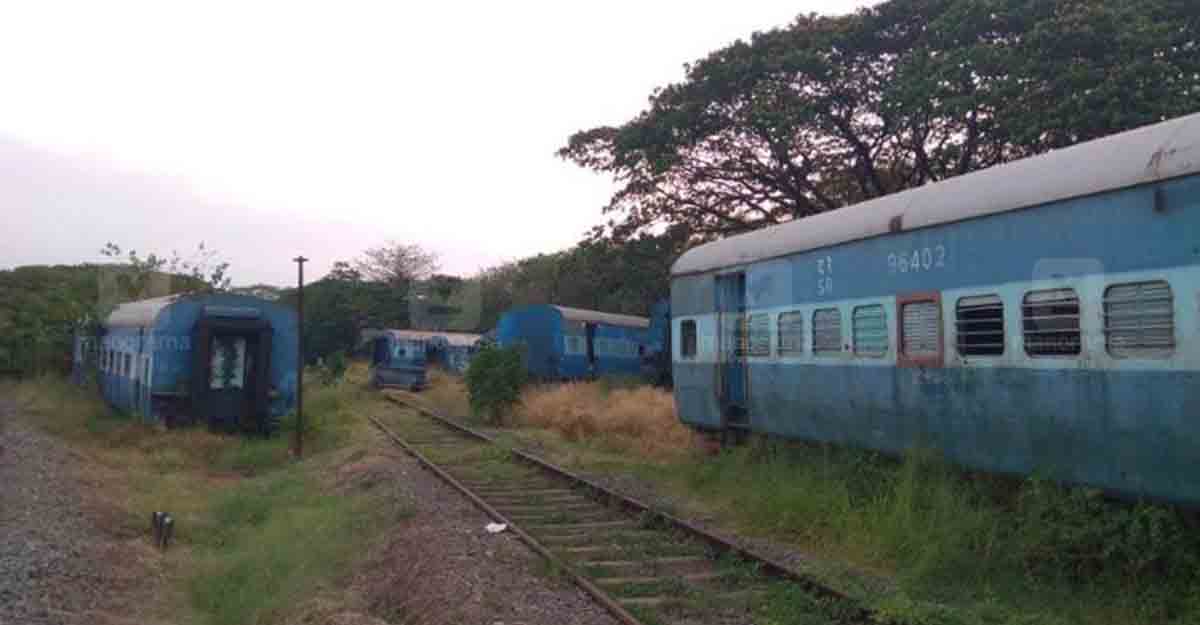 kochi-yard-train-2 kochi-yard-train-2