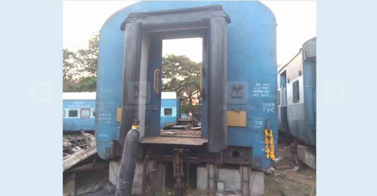 kochi-yard-train-3 kochi-yard-train-3
