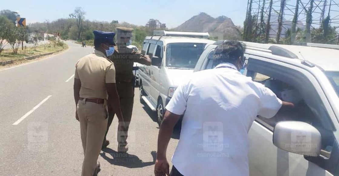 Vehicles being checked at Walayar checkpost