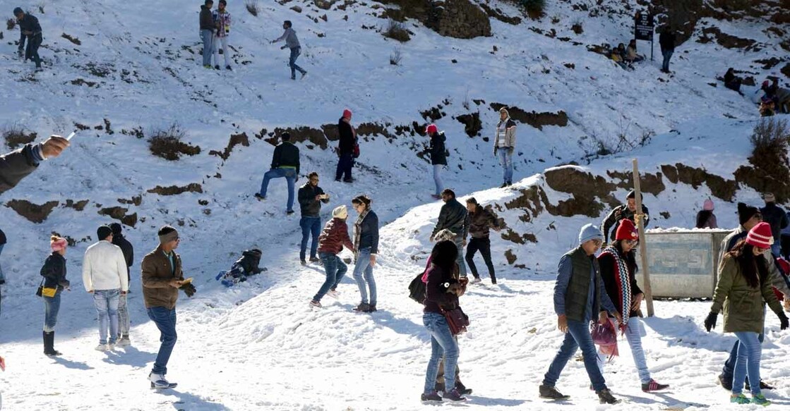 Tourism picks up in Himachal with easing of restrictions Tourism picks up in Himachal with easing of restrictions