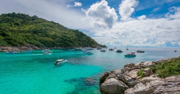 Phuket to lift quarantine measures for vaccinated foreign tourists. (Credit: www.tourismthailand.org/) Phuket to lift quarantine measures for vaccinated foreign tourists. (Credit: www.tourismthailand.org/)