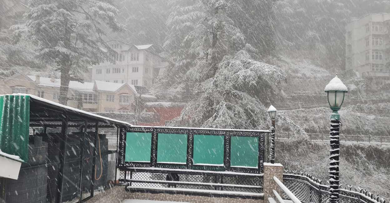 Shimla gets season's first snowfall, brings cheers to tourists | Travel ...