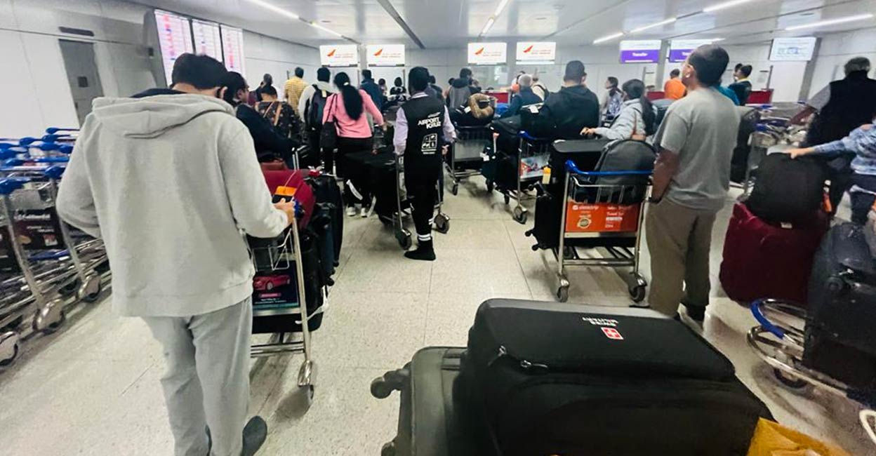 The long queue at Delhi airport. Photo: Manoramaonline