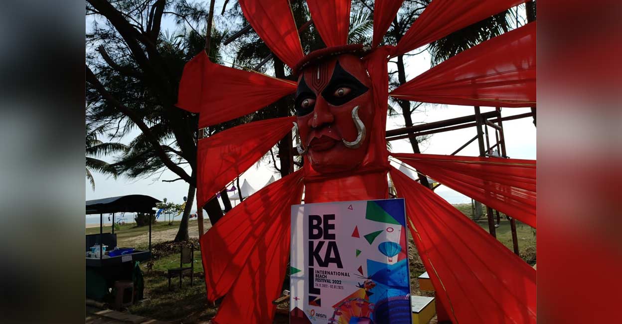 bekal-beach-festival-4 Street art of a Theyyam installed as part of the Bekal Beach Festival. Photo: Special Arrangement
