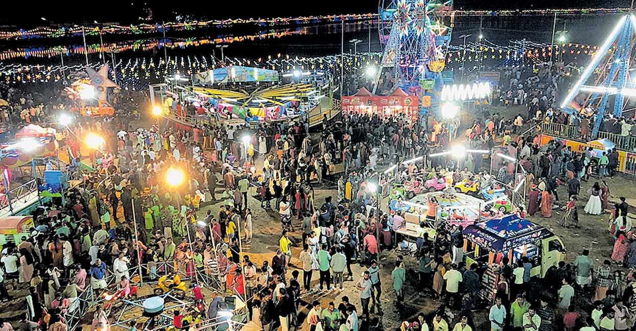 The crowd at Malayattoor Mega Carnival. Photo: Manorama