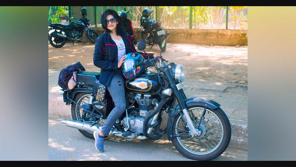 Bullet bike riding girl hot sale