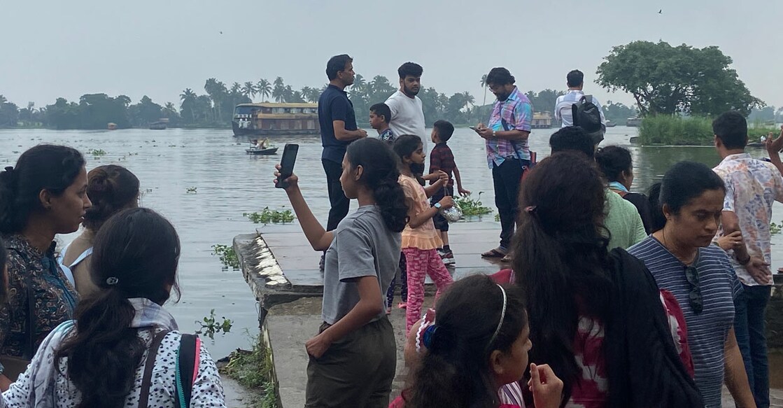 According to tourism officials, the tourist boat jetties at Punnapra and Pallathuruthy are the most happening area with the houseboats and small-sized shikhara boats crisscrossing the lake and chugging along the sleepy canals without a break during the weekends and on holidays. Photo: Krishna Kumar KE