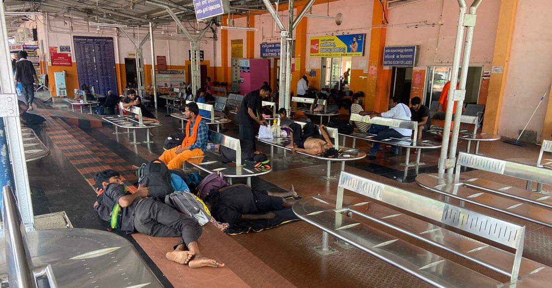 Many groups, that include children and elderly persons, are having a torrid time as they were forced to spend an additional 24 hours at the railway stations before they could manage to finally catch trains back home. Photo: Krishna Kumar K E