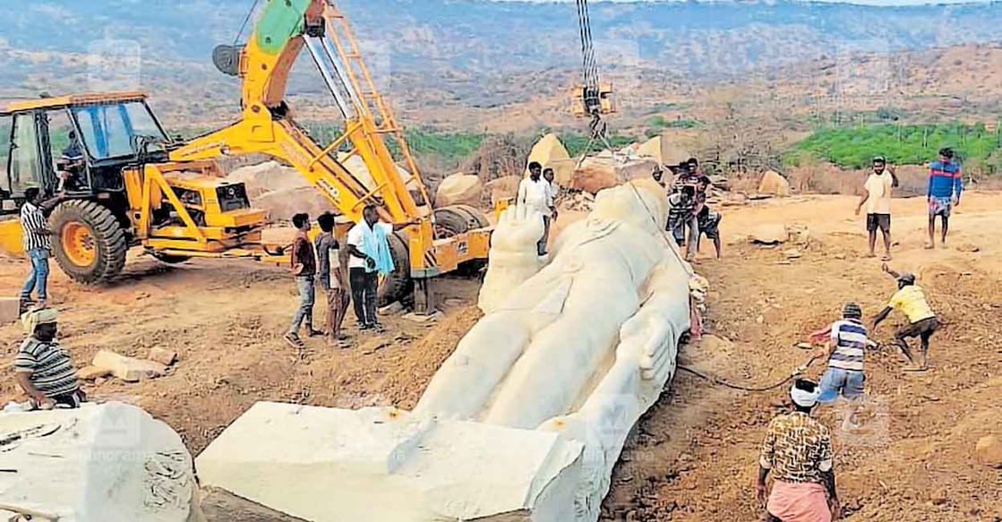 The 55 feet tall single-stone statue of Lord Hanuman to be installed at the Pushpagiri Agrahara Seetharama Swamy Temple at Poonkunnam in Thrissur after it was separated from the main rock at Allagadda, Nandyal in Andhra Pradesh. Photo: Manorama