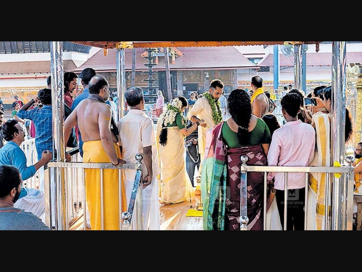 https://img.onmanorama.com/content/dam/mm/en/travel/travel-news/images/2023/4/28/wedding-at-guruvayur-temple.jpg/photos/4x3/photo.jpg
