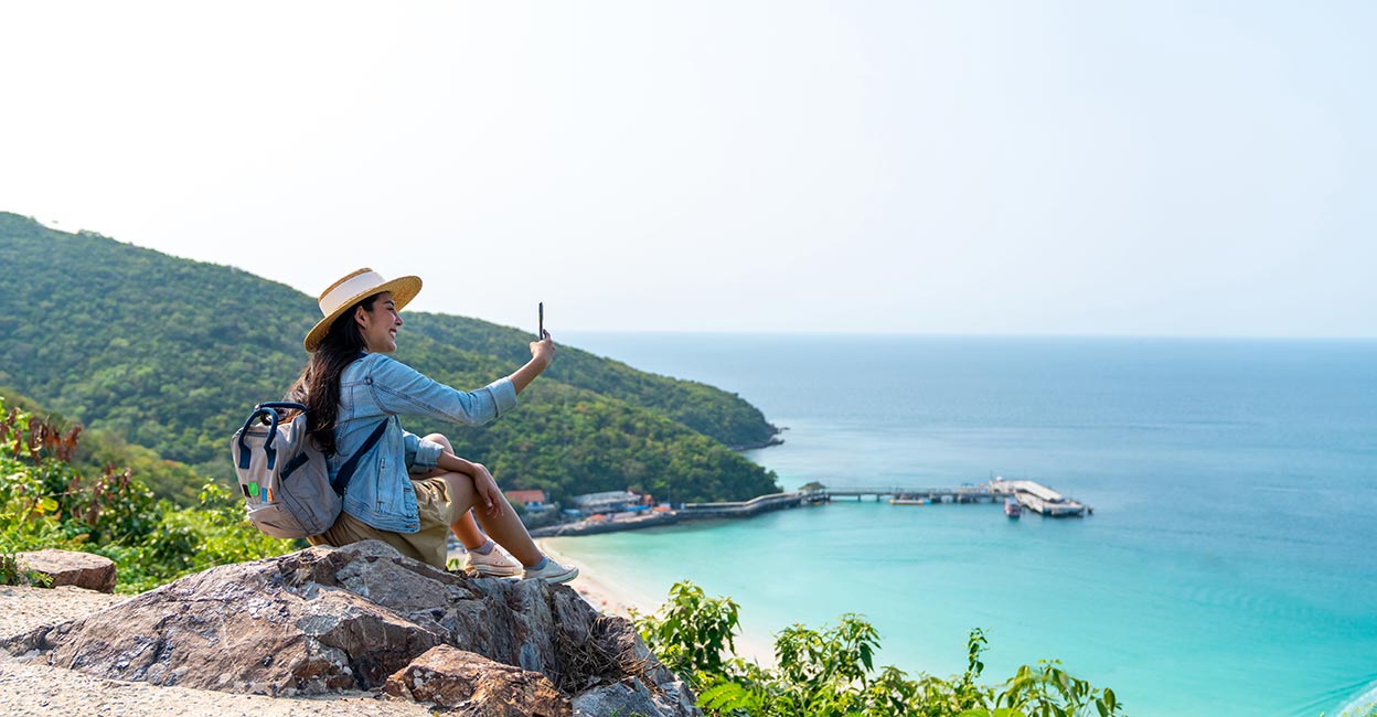 If you travel with just the essentials, you could make the trips fun and enjoyable. Photo: Shutterstock/CandyRetriever