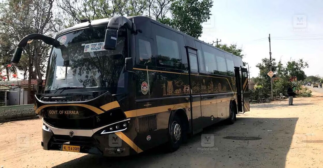 Navakerala KSRTC bus during its first service, at Gundalpet. Photo: Arun Varghese/Manorama Online