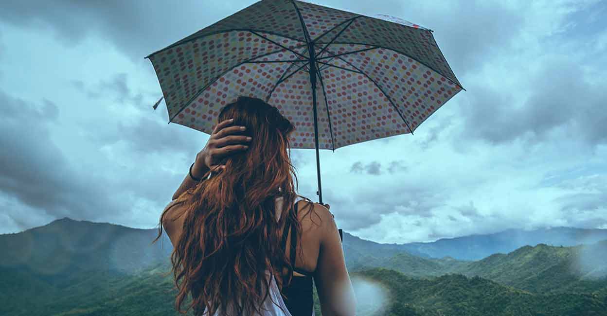 If you have unavoidable travel plans, check the conditions of the roads and be aware of traffic updates. Photo:iStock/t:last19