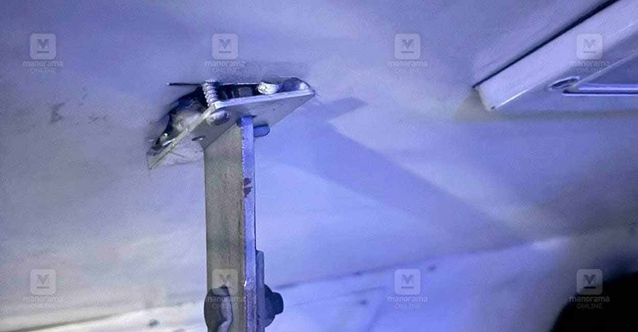 The passenger on board train number 16525 CAPE – SBC Express to Bengaluru shared the visuals of dangerously loose berths with Manorama Online. Photo: Manorama