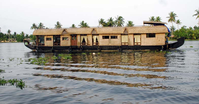 Tourism Flows in these houseboats | Houseboats | Glimpses Of Kerala ...