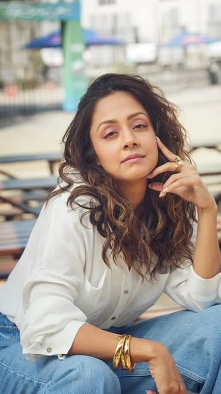 Jyothika keeps it simple yet stylish in latest pics 
