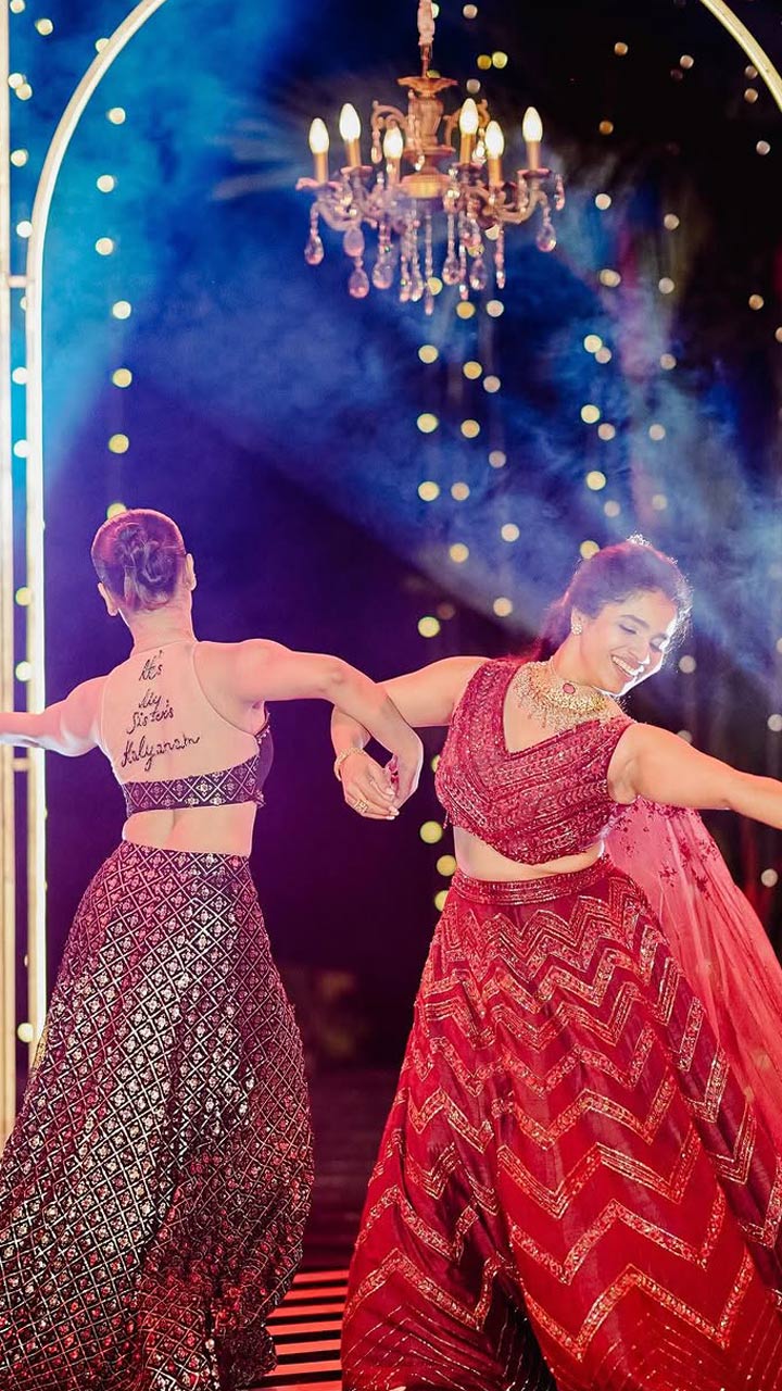 The two enjoyed a dance together on the sangeet night.