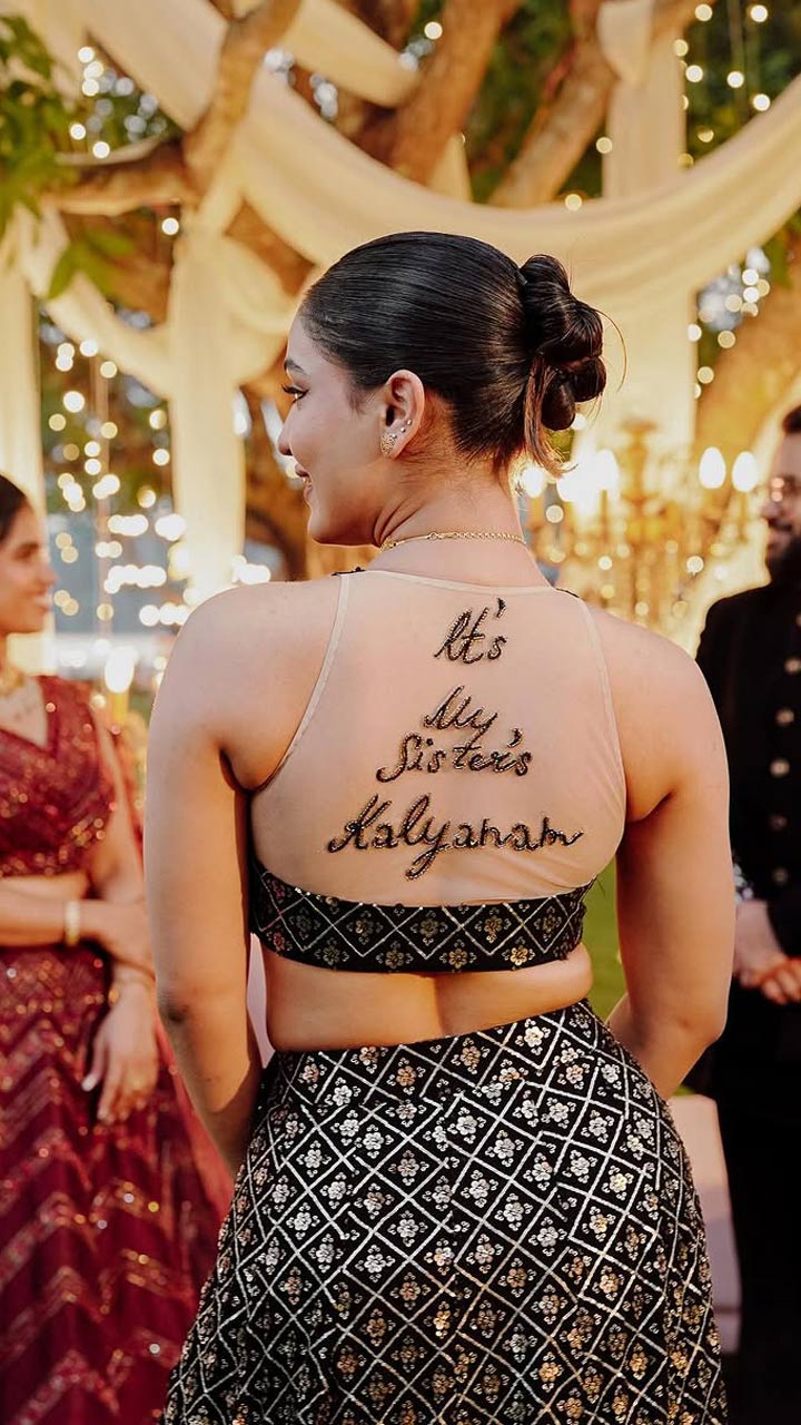 Saniya's elder sister Sadhika got married to Saswath Kedarnath. The actor posted a photo dressed in a lehenga with the words, 'It's my sister's Kalyanam' written on the back.
