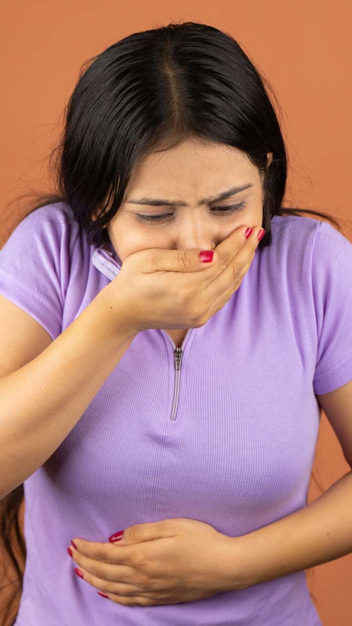 Stomach flu-related vomiting and diarrhea are often more watery and less intense compared to food poisoning. In food poisoning, these symptoms can be severe, accompanied by significant discomfort.