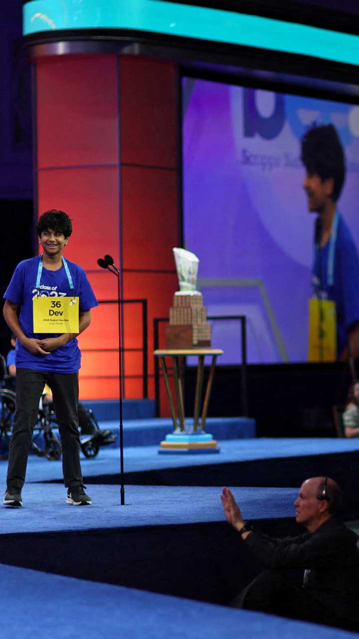 The eighth-grader from Florida won the competition by spelling the word "psammophile", a plant or an animal that thrives in sandy areas