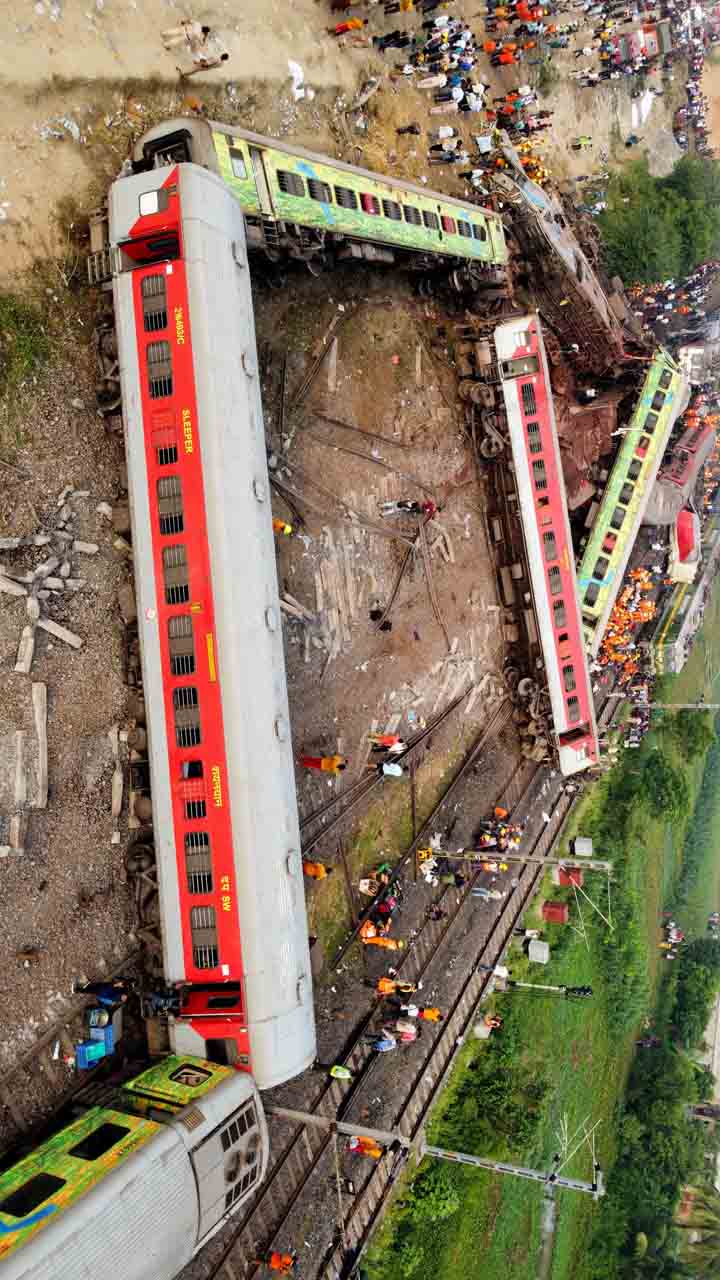 The 12841 Shalimar-Chennai Central Coromandel Express derailed at Bahanaga Bazar and its 10-12 coaches fell on the line on which the 12864 Bengaluru-Howrah Superfast Express was travelling, forcing it to jump off the tracks.