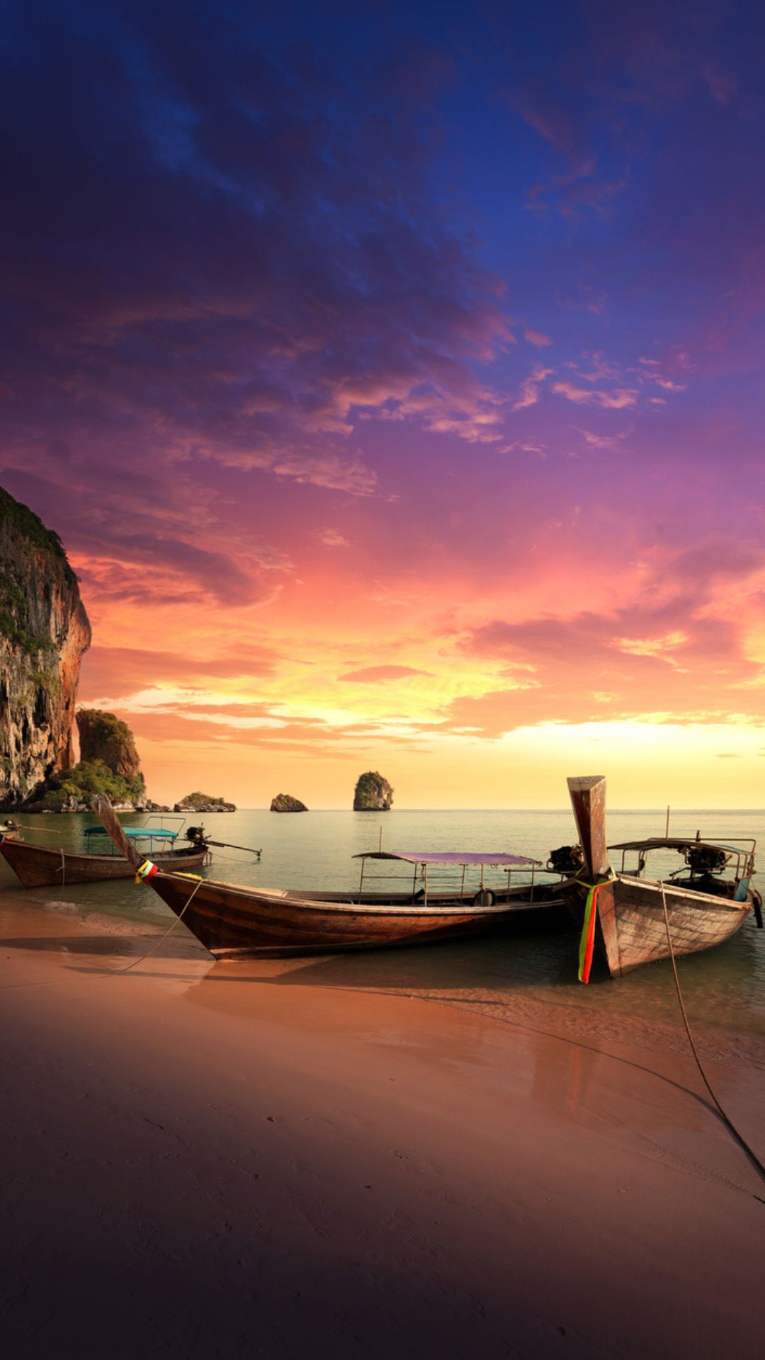 Applications for all visas should be sent through thaievisa.go.th
